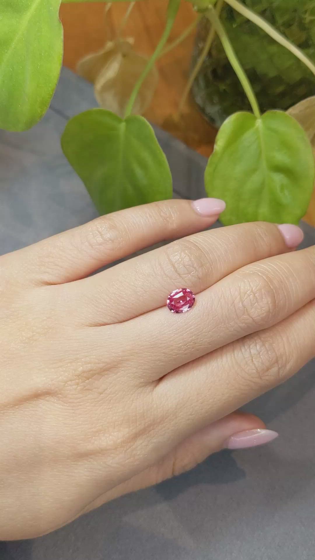 1.02 Ct. Padparadscha Sapphire from Ceylon (Sri Lanka) Size Video