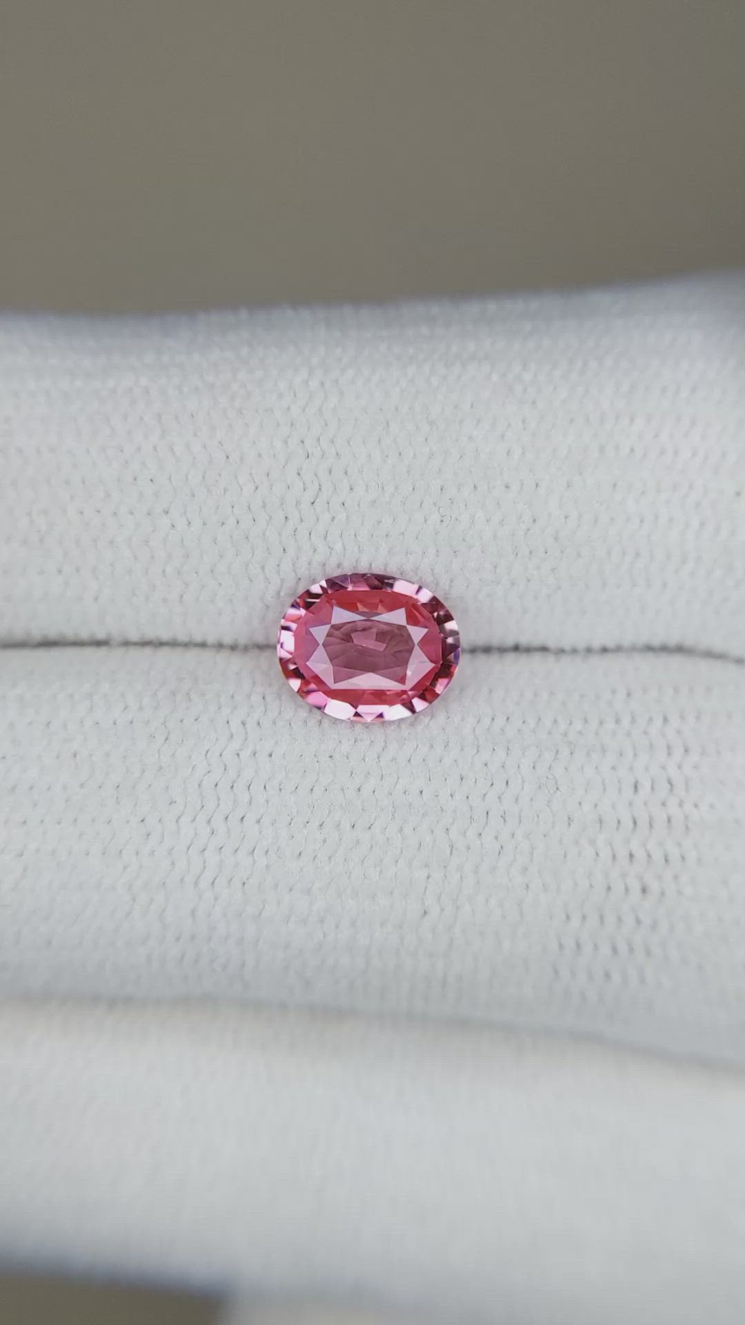 1.02 Ct. Padparadscha Sapphire from Ceylon (Sri Lanka) Size Video