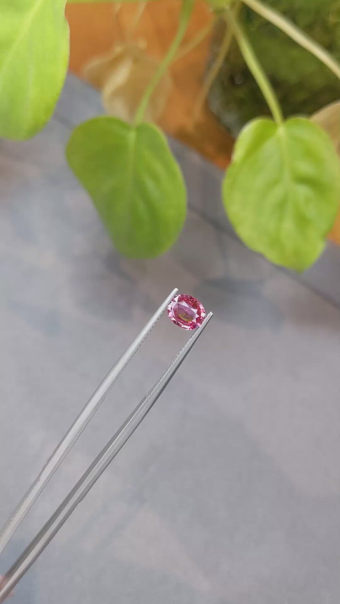 1.02 Ct. Padparadscha Sapphire from Ceylon (Sri Lanka) Size Video