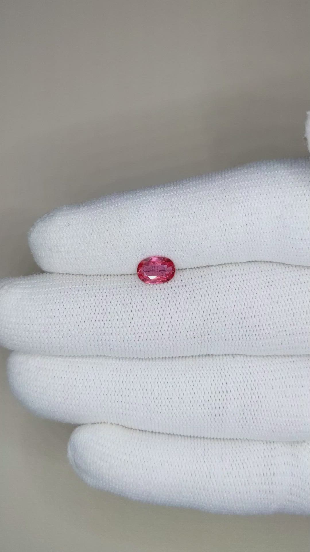 1.05 Ct. Padparadscha Sapphire from Ceylon (Sri Lanka) Size Video