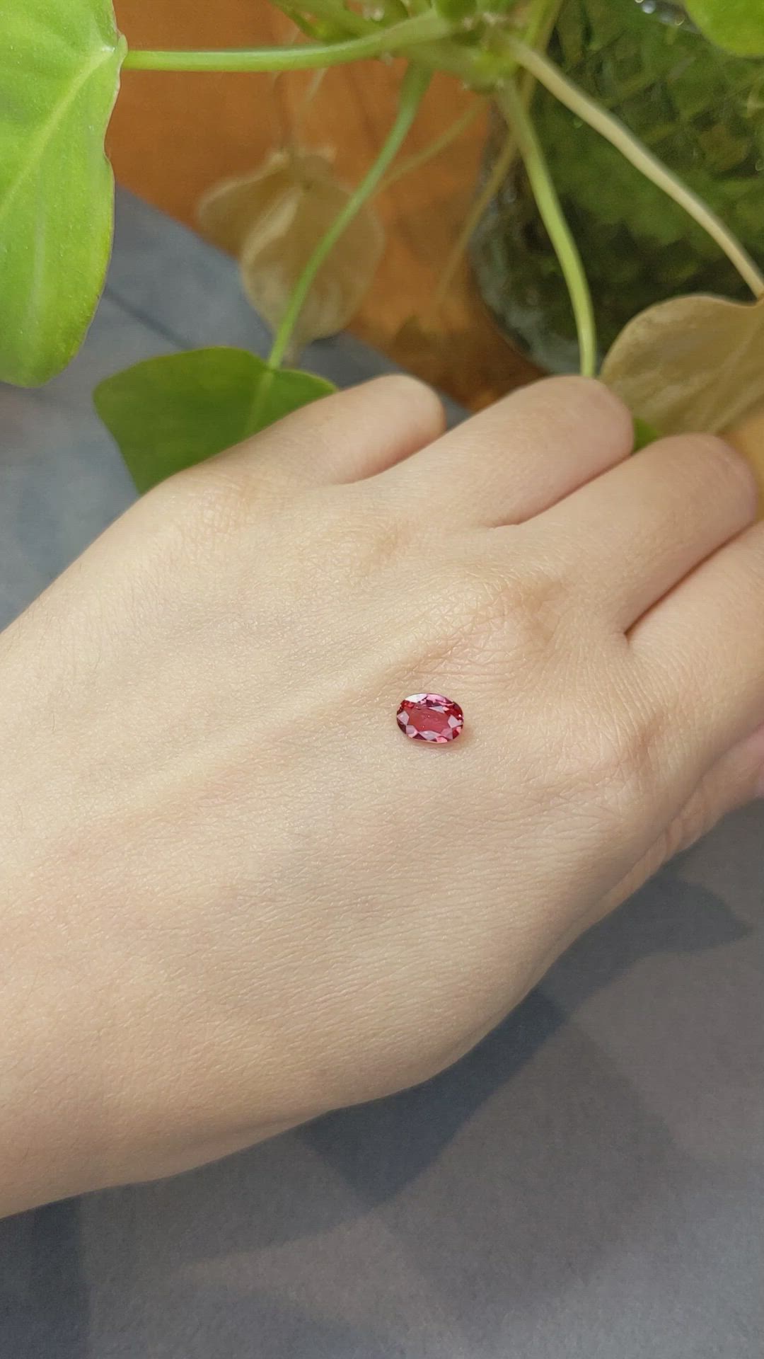 1.05 Ct. Padparadscha Sapphire from Ceylon (Sri Lanka) Size Video