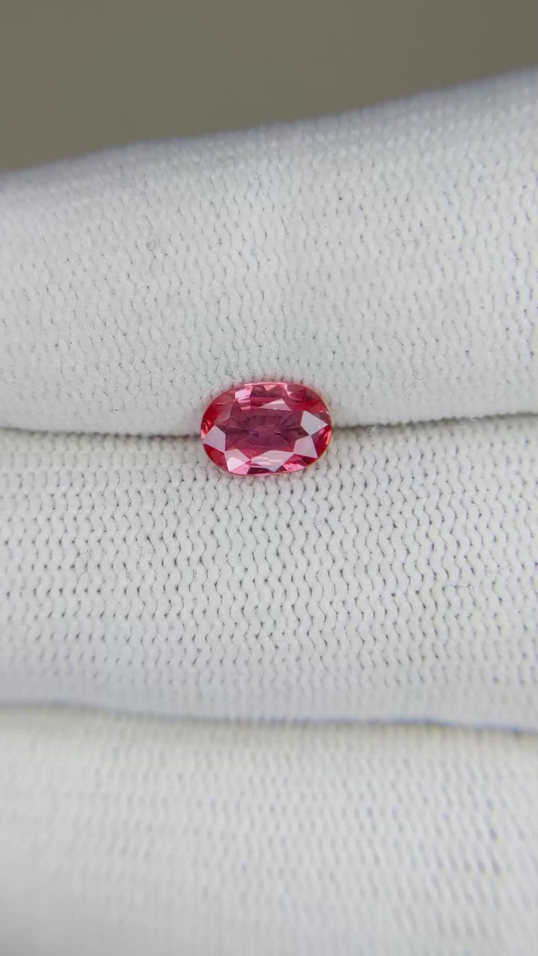 1.05 Ct. Padparadscha Sapphire from Ceylon (Sri Lanka) Size Video