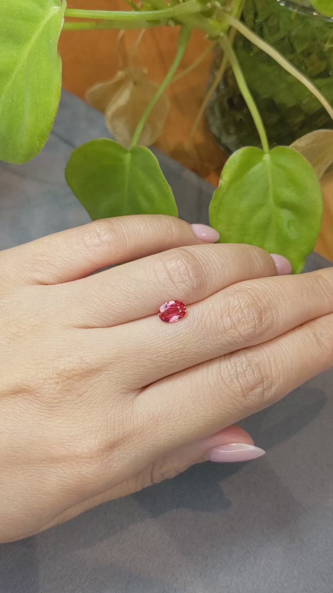 1.05 Ct. Padparadscha Sapphire from Ceylon (Sri Lanka) Size Video