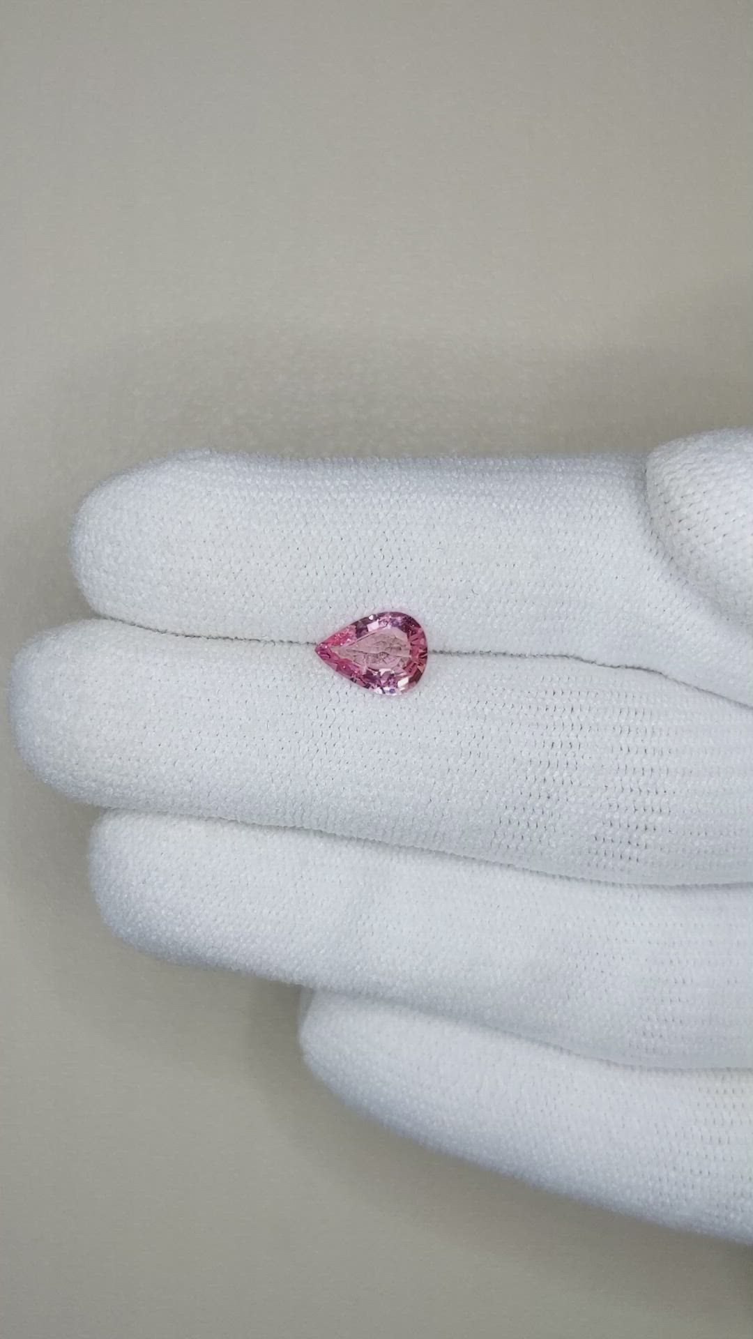 1.17 Ct. Padparadscha Sapphire from Ceylon (Sri Lanka) Size Video