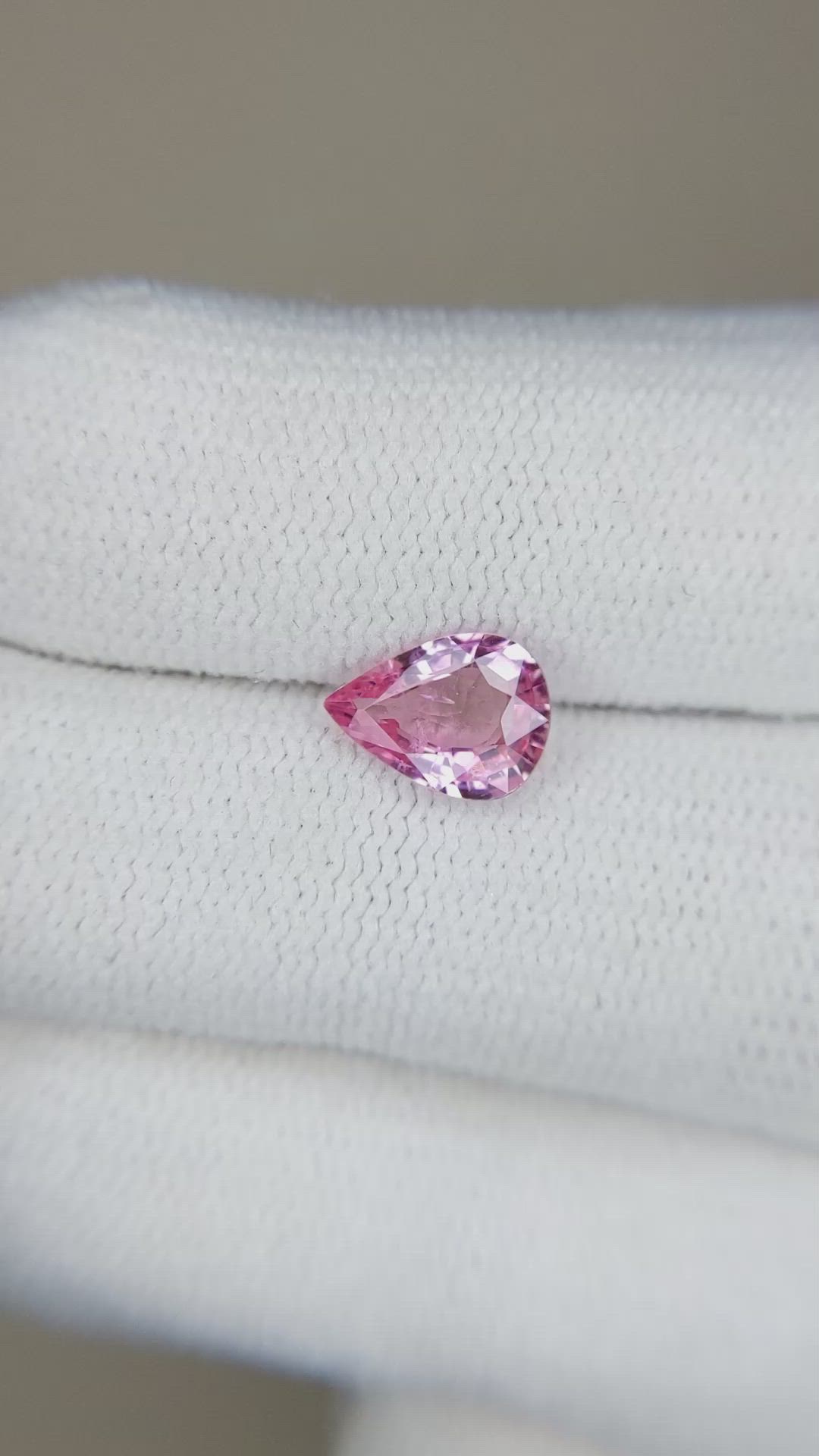 1.17 Ct. Padparadscha Sapphire from Ceylon (Sri Lanka) Size Video