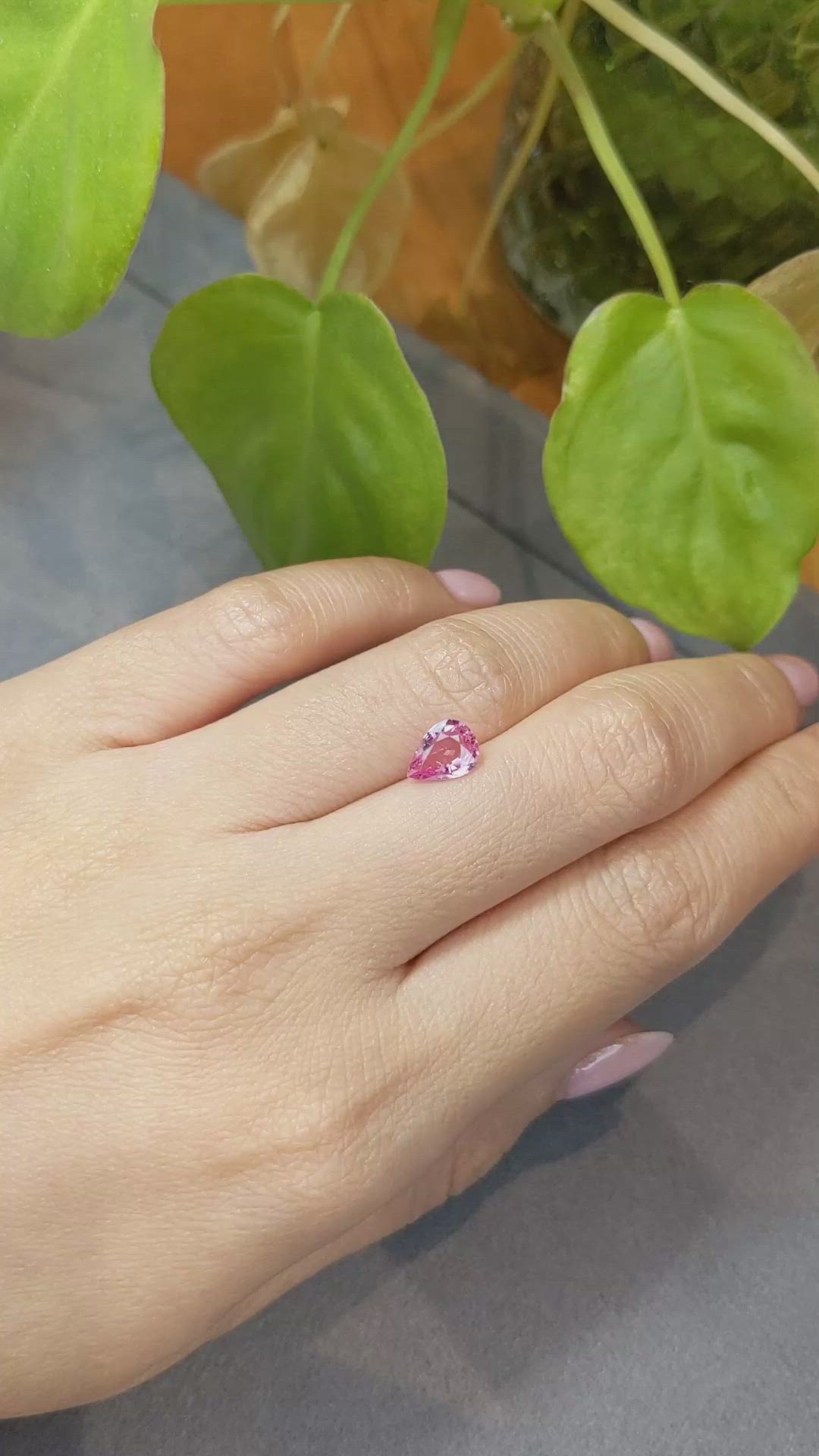 1.17 Ct. Padparadscha Sapphire from Ceylon (Sri Lanka) Size Video