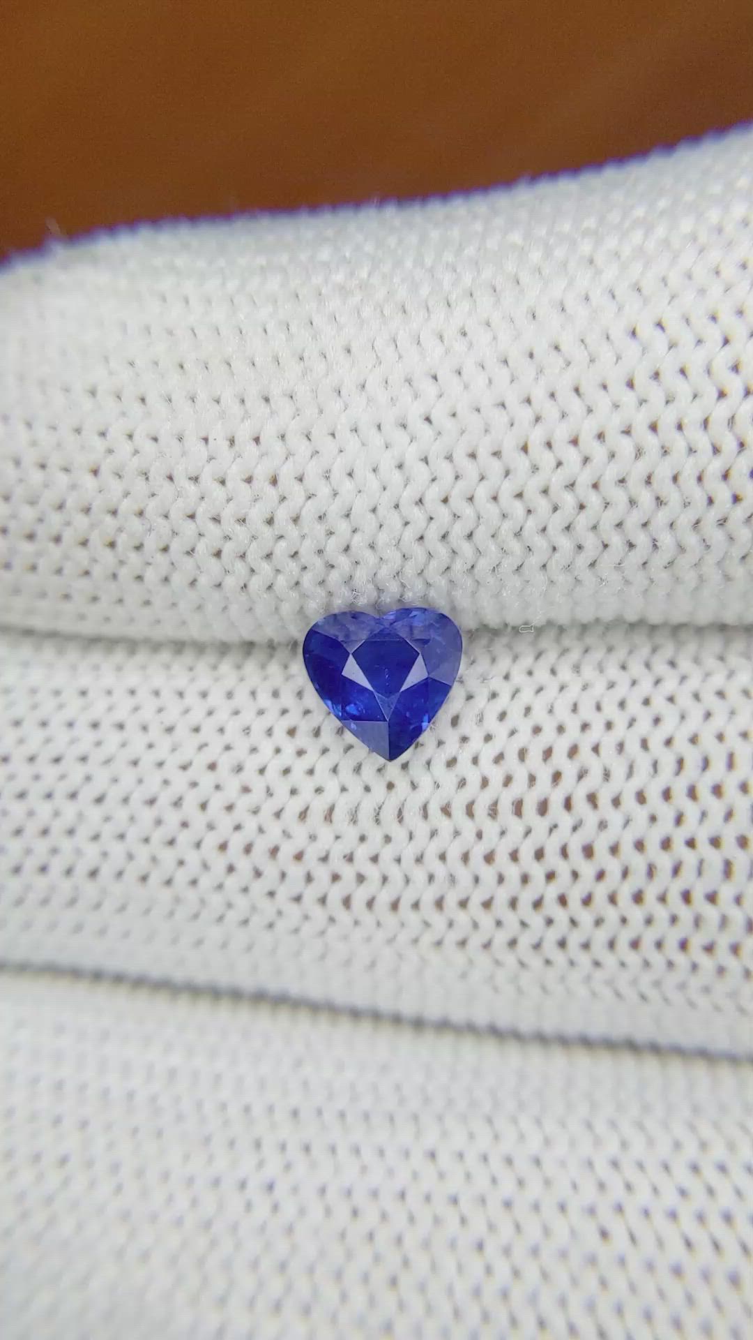 1.07 Ct. Blue Sapphire from Ceylon (Sri Lanka) Size Video