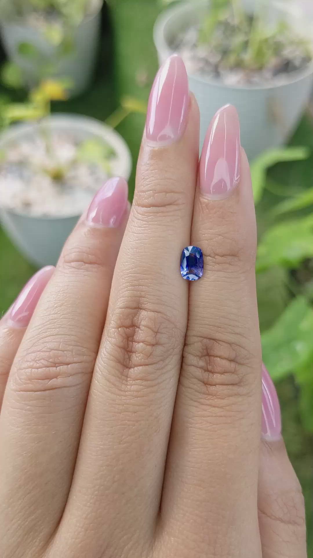 0.80 Ct. Bi Color Sapphire from Ceylon (Sri Lanka) Size Video