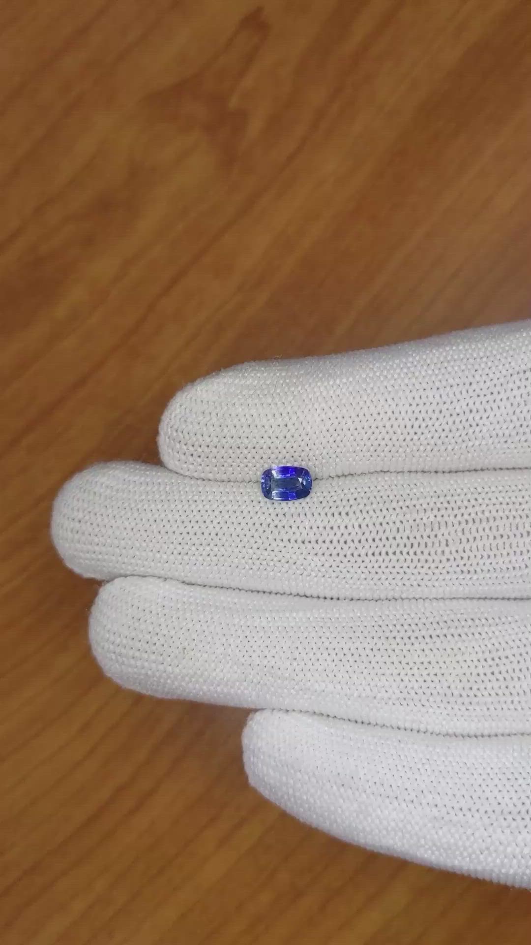 0.80 Ct. Bi Color Sapphire from Ceylon (Sri Lanka) Size Video