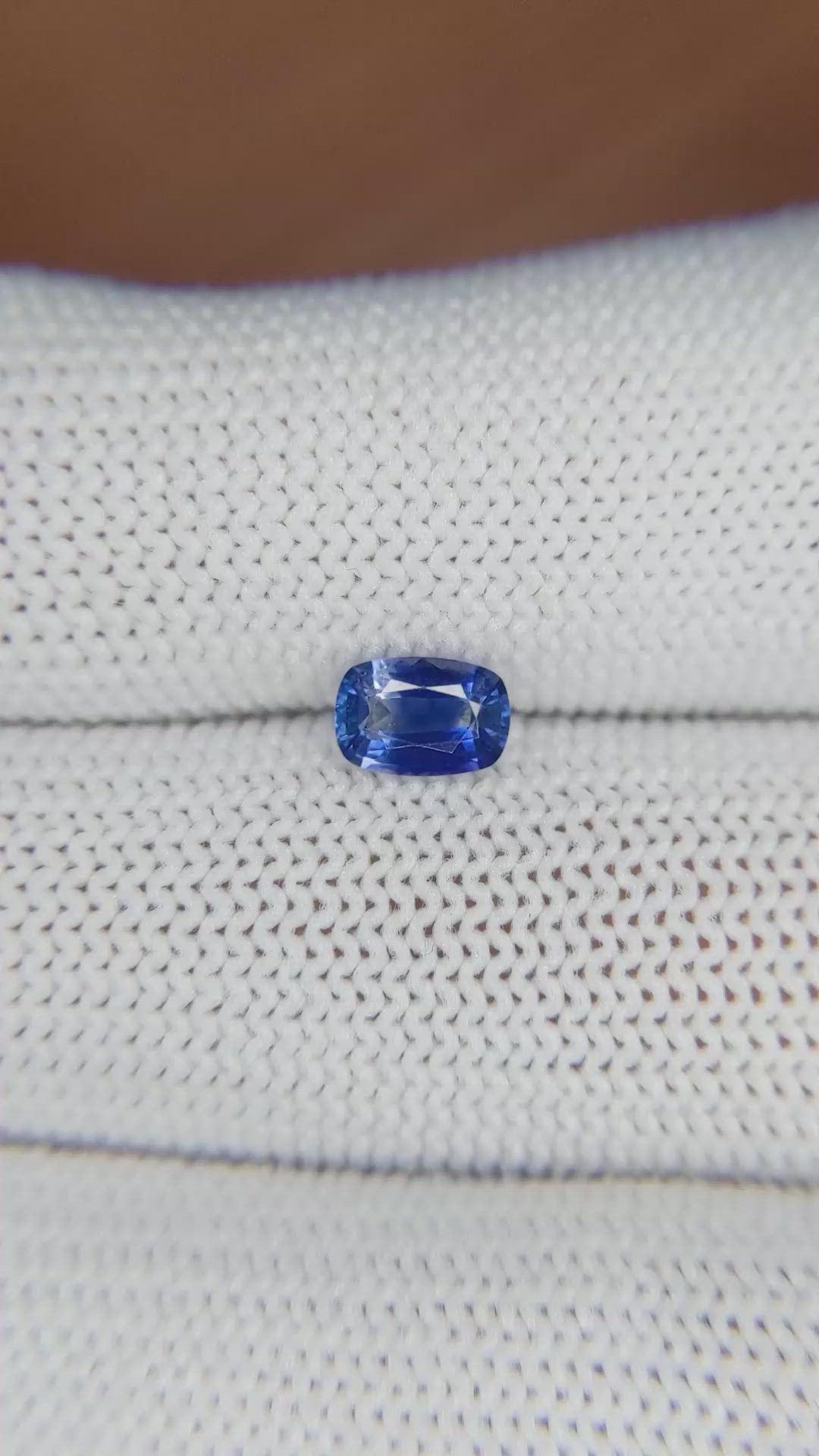 0.80 Ct. Bi Color Sapphire from Ceylon (Sri Lanka) Size Video