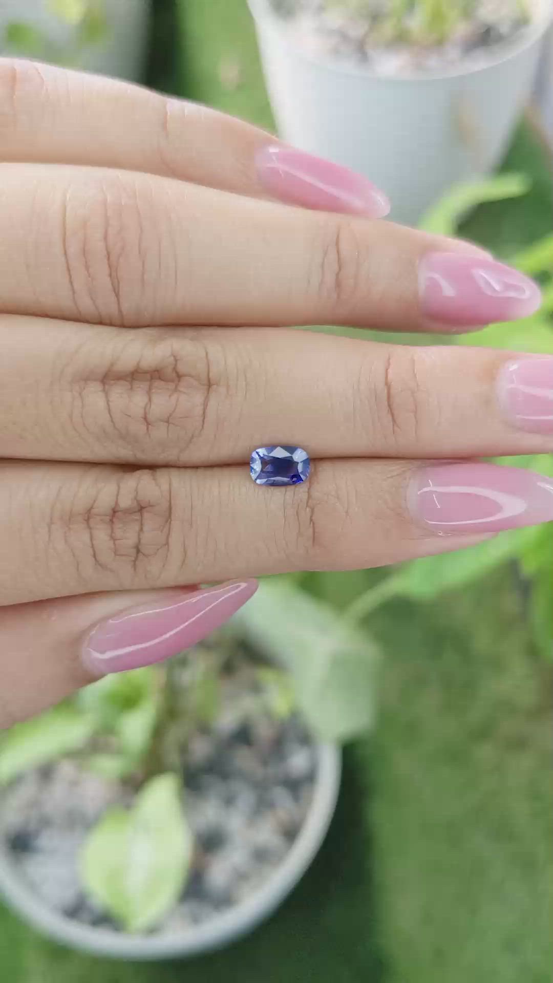 0.80 Ct. Bi Color Sapphire from Ceylon (Sri Lanka) Size Video