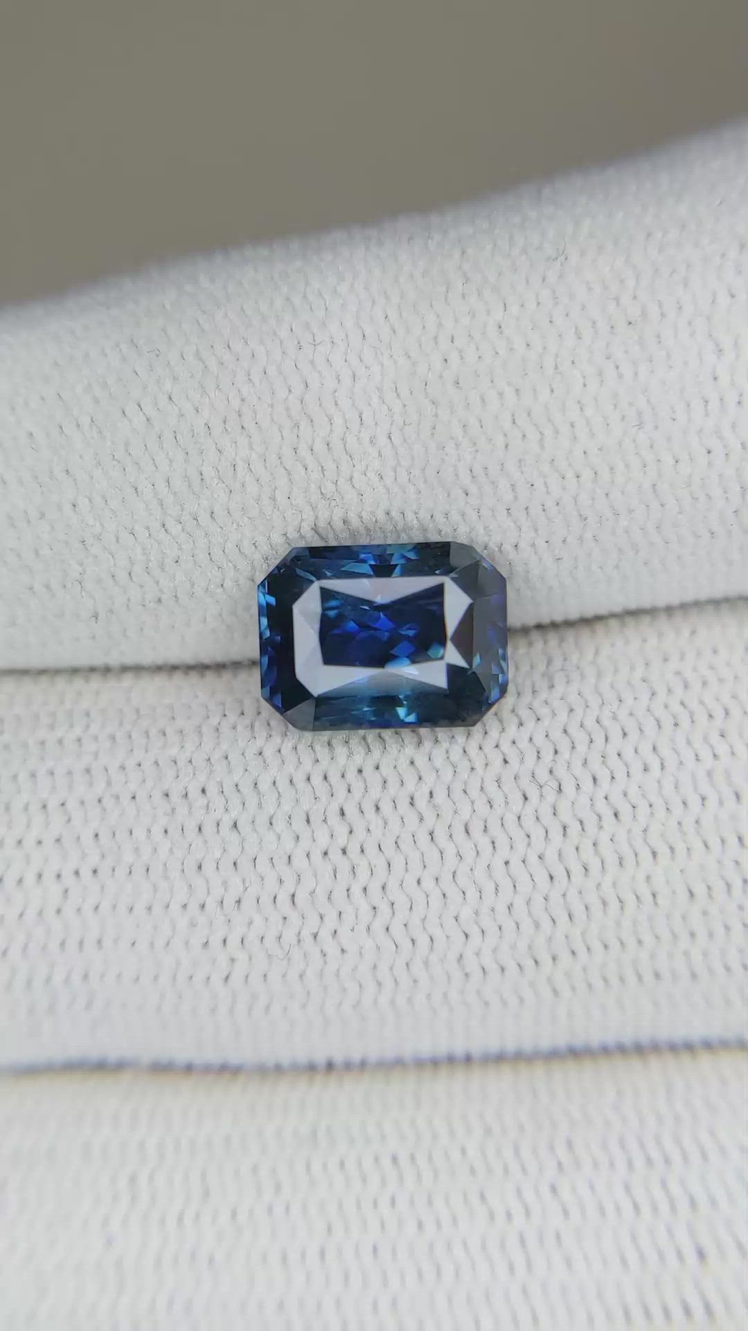 3.61 Ct. Blue Sapphire from Ceylon (Sri Lanka) Size Video