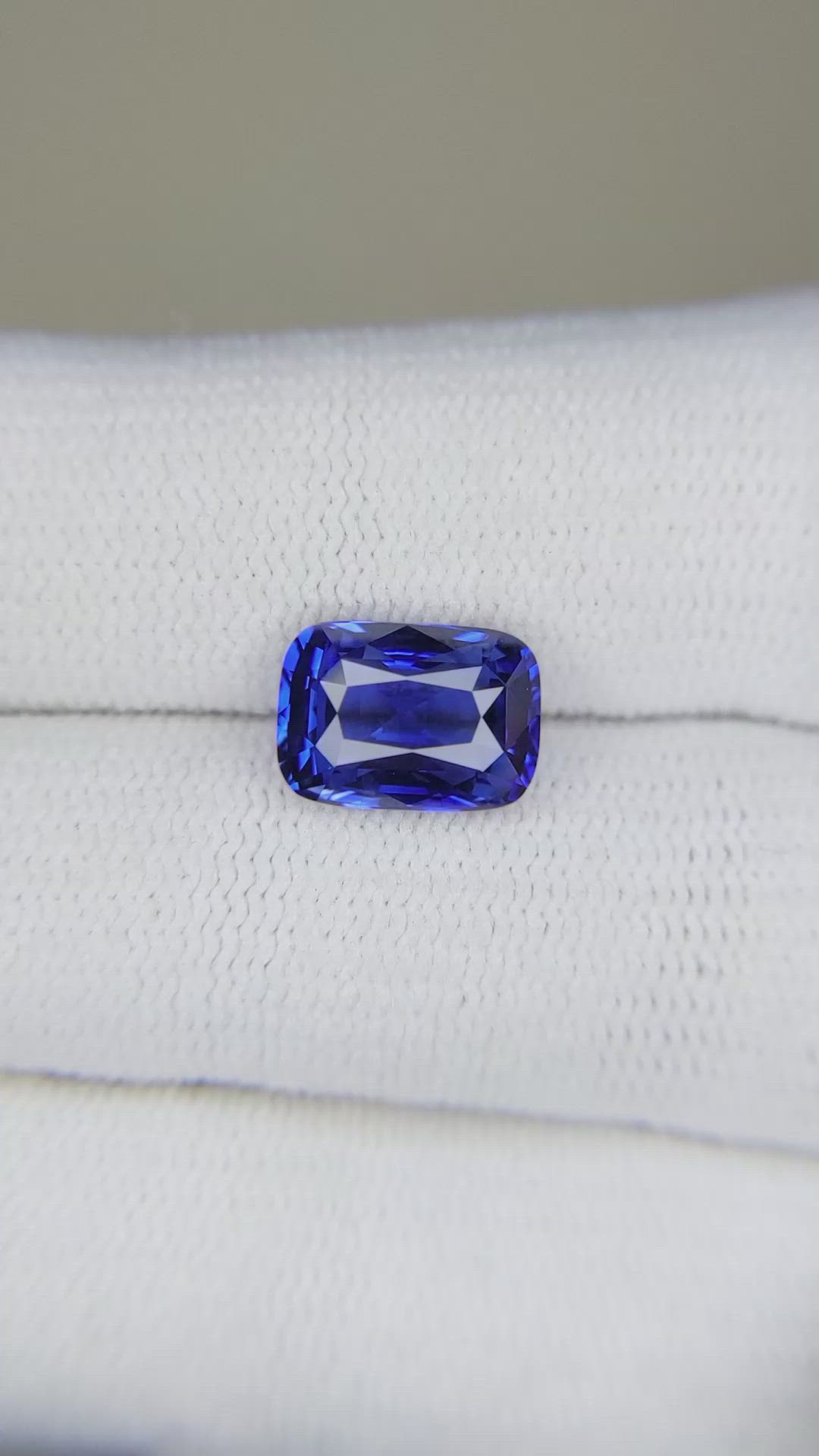 3.06 Ct. Blue Sapphire from Ceylon (Sri Lanka) Size Video