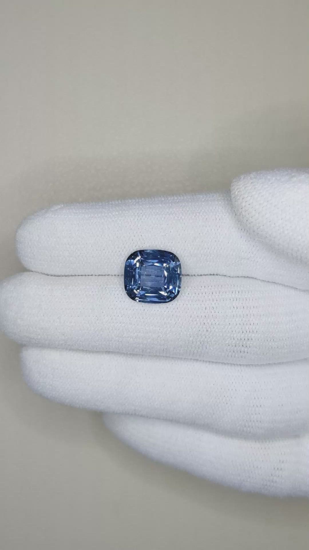 4.61 Ct. Blue Sapphire from Ceylon (Sri Lanka) Size Video