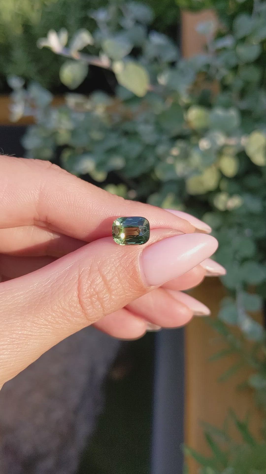 4.05 Ct. Green Sapphire from Ceylon (Sri Lanka) Size Video