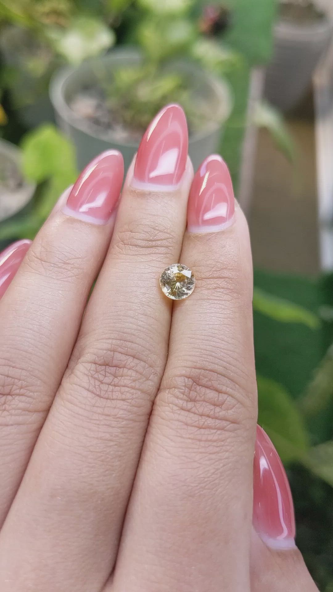 1.29 Ct. Bi Color Sapphire from Ceylon (Sri Lanka) Size Video