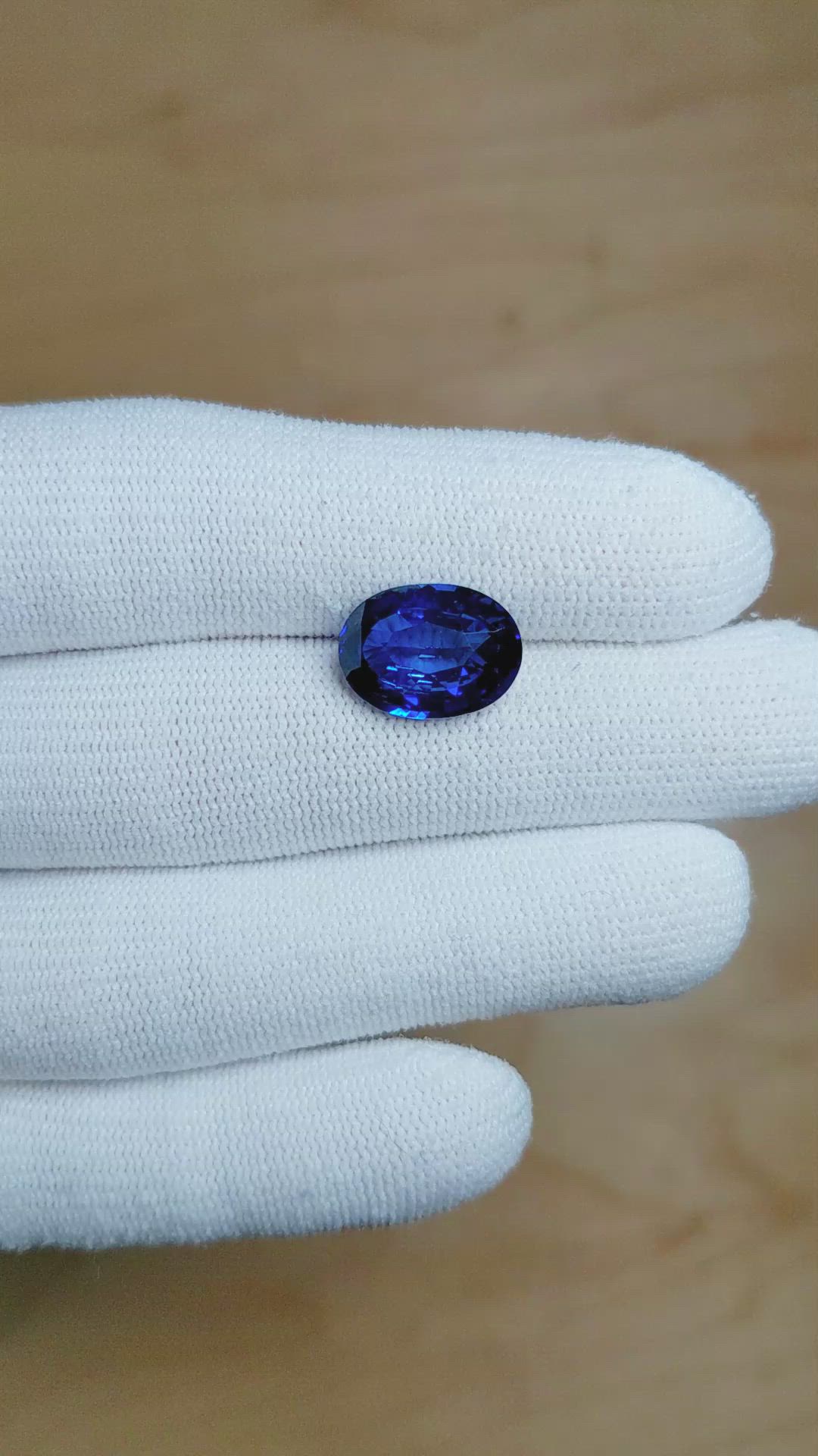 6.66 Ct. Blue Sapphire from Ceylon (Sri Lanka) Size Video