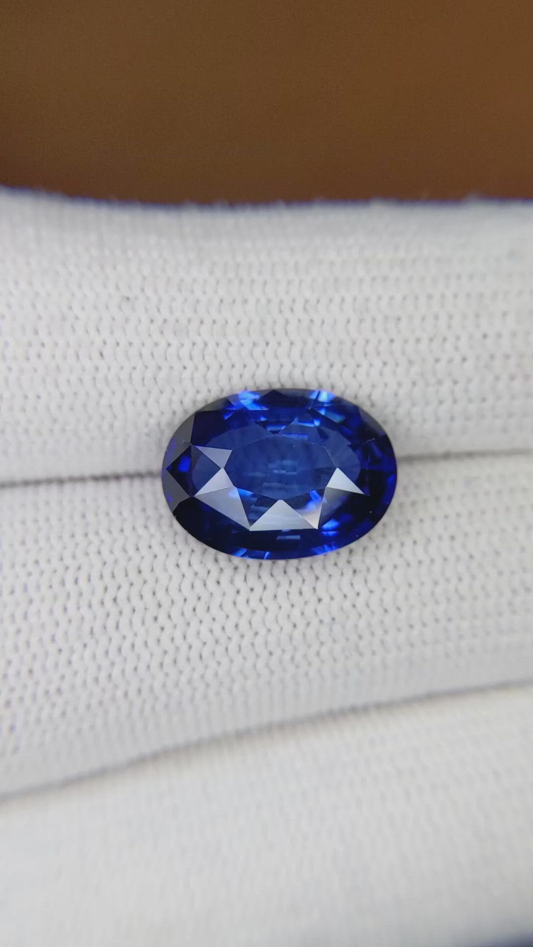 6.66 Ct. Blue Sapphire from Ceylon (Sri Lanka) Size Video