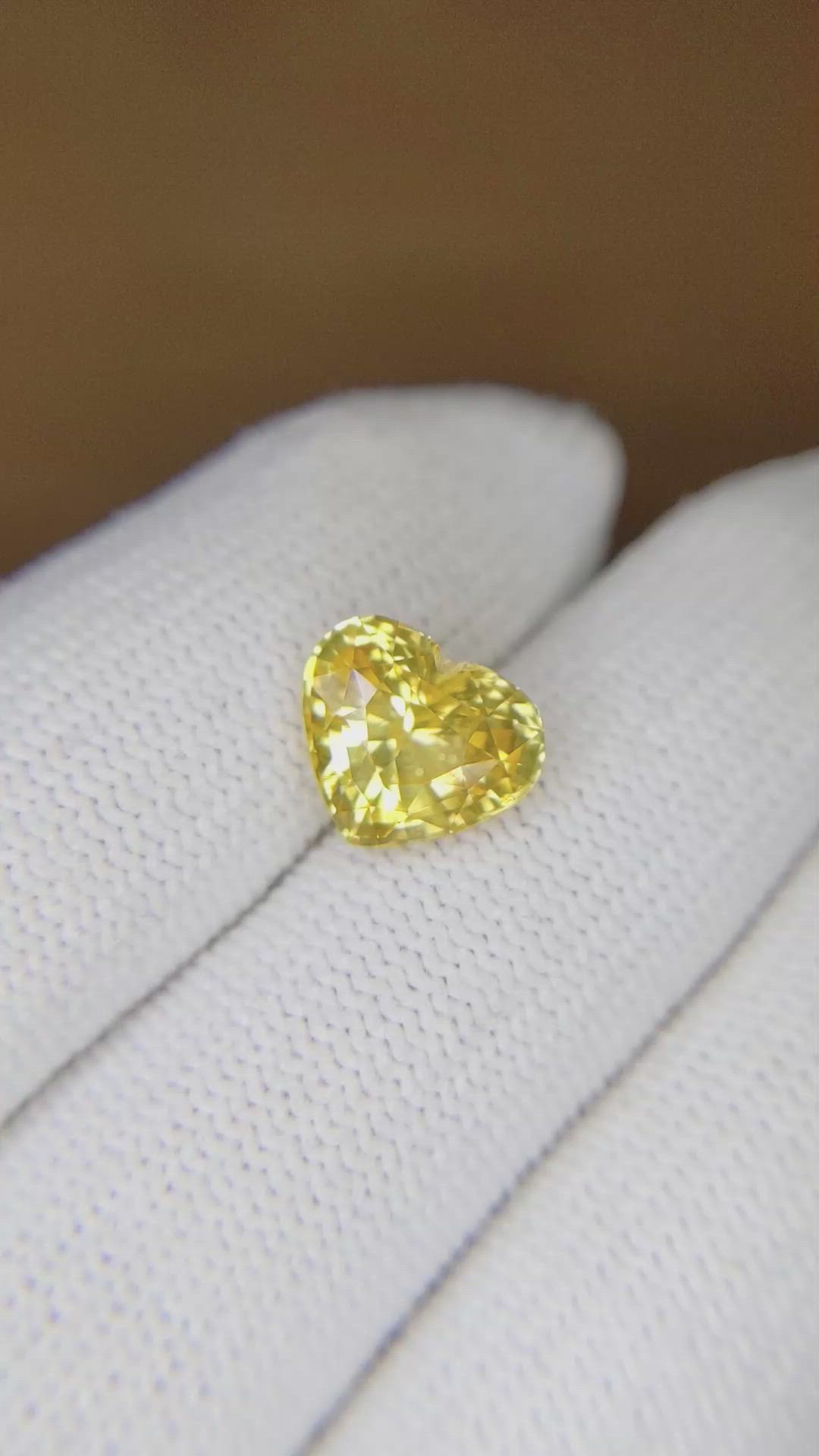 3.23 Ct. Yellow Sapphire from Ceylon (Sri Lanka) Size Video