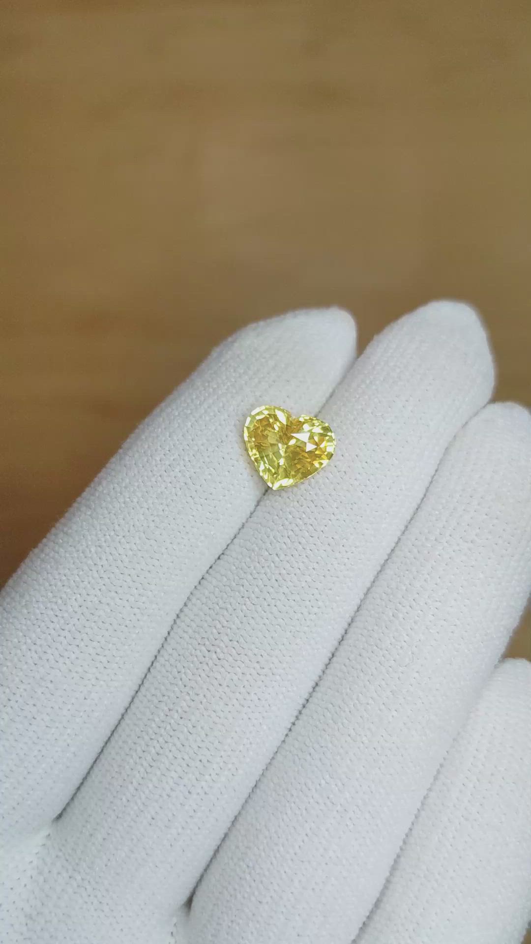 3.23 Ct. Yellow Sapphire from Ceylon (Sri Lanka) Size Video