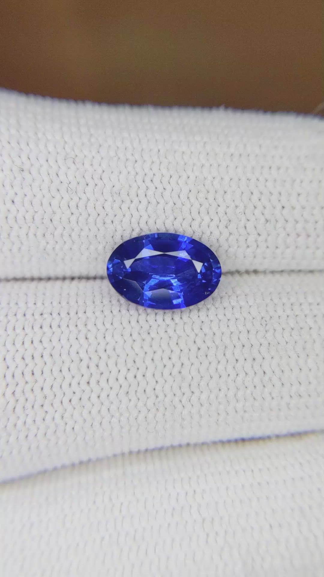 2.34 Ct. Blue Sapphire from Ceylon (Sri Lanka) Size Video