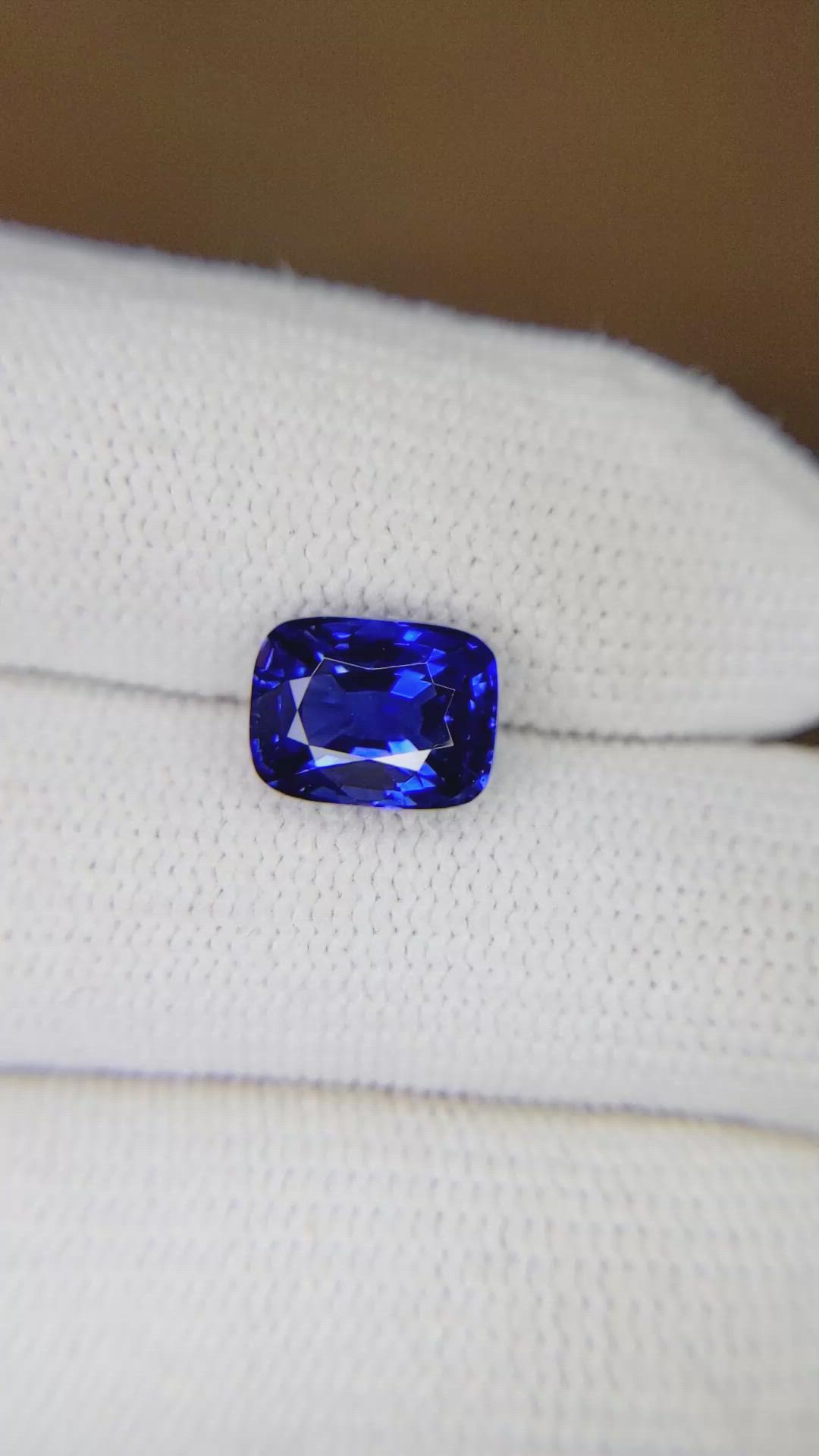 3.19 Ct. Blue Sapphire from Ceylon (Sri Lanka) Size Video