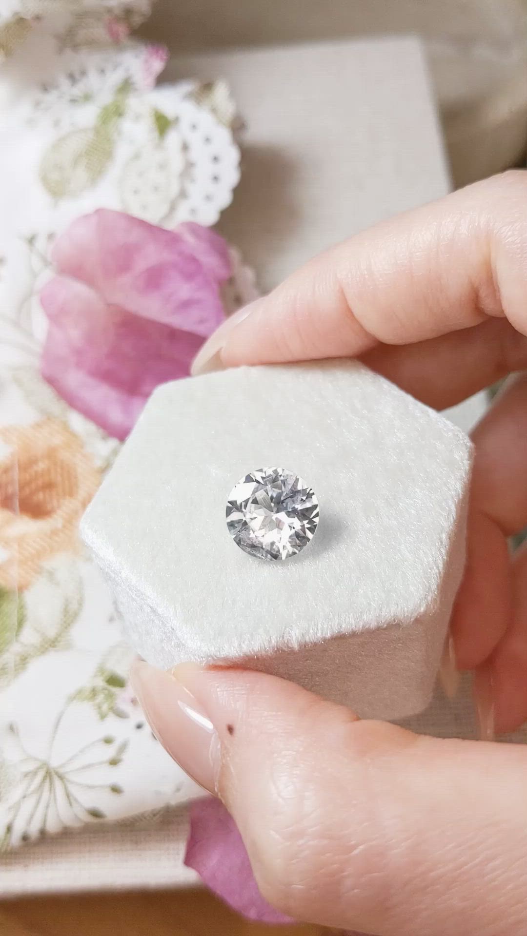 4.89 Ct. White Sapphire from Ceylon (Sri Lanka) Size Video
