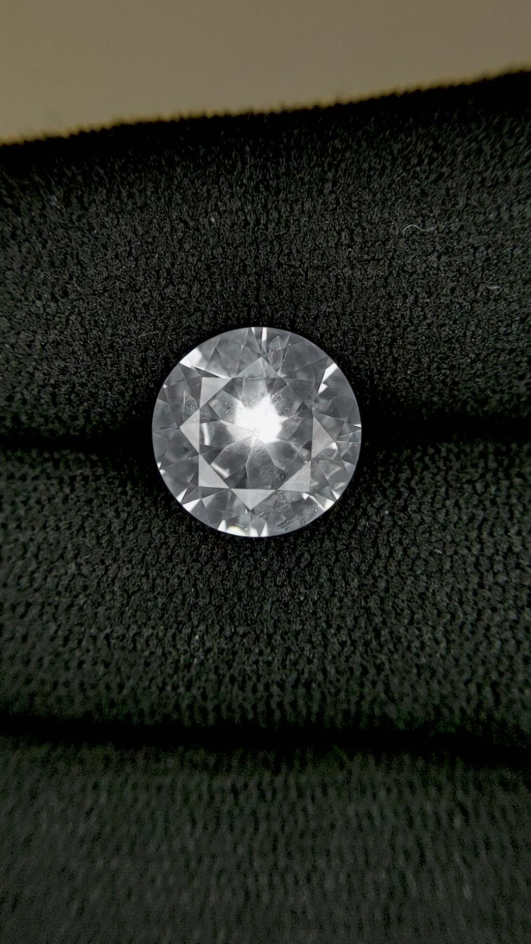 4.89 Ct. White Sapphire from Ceylon (Sri Lanka) Size Video