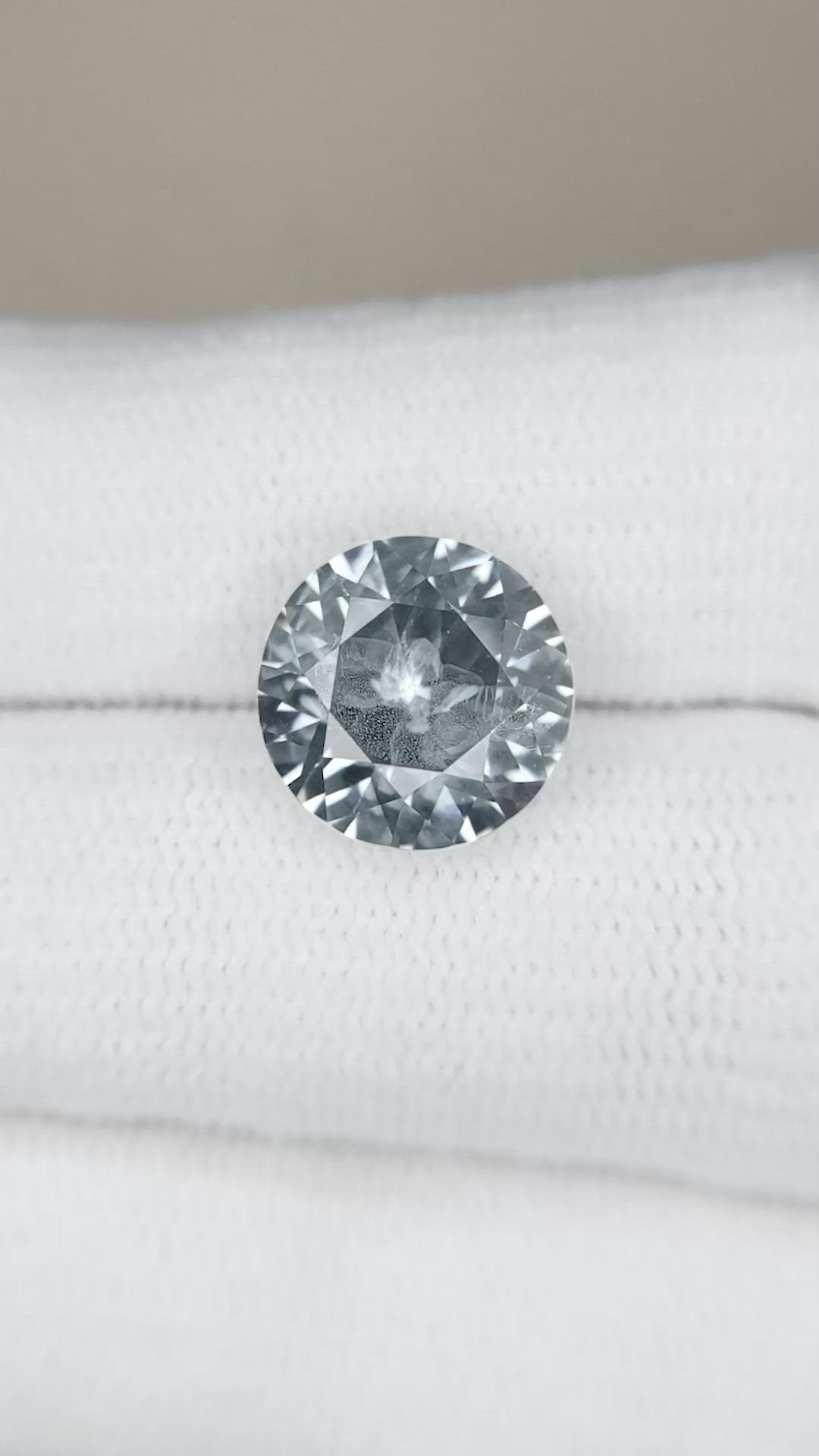 4.89 Ct. Blue Sapphire from Ceylon (Sri Lanka) Size Video