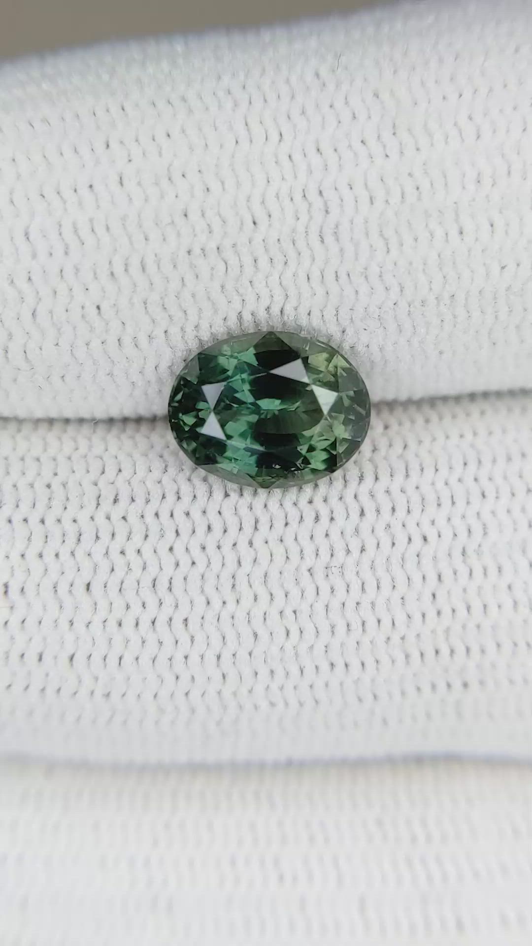 2.54 Ct. Green Sapphire from Ceylon (Sri Lanka) Size Video