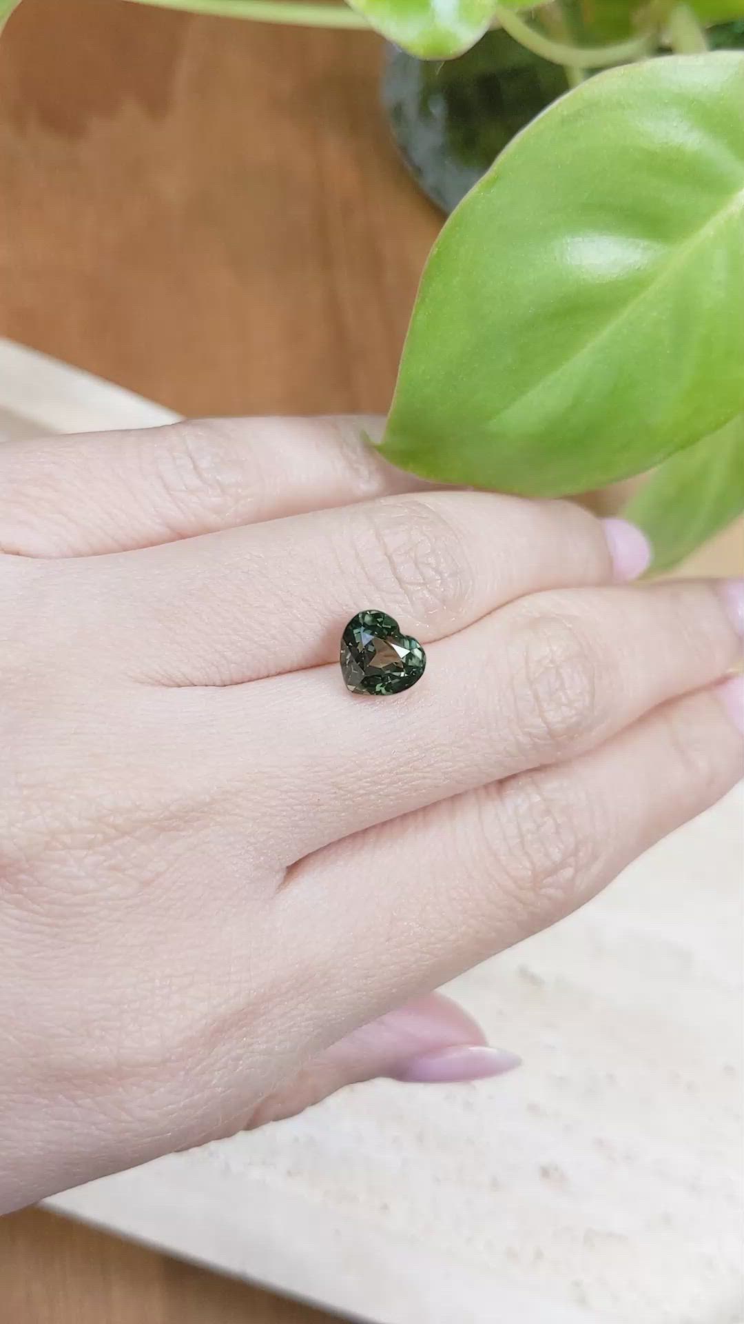 3.54 Ct. Yellowish Green Sapphire from Ceylon (Sri Lanka) Size Video