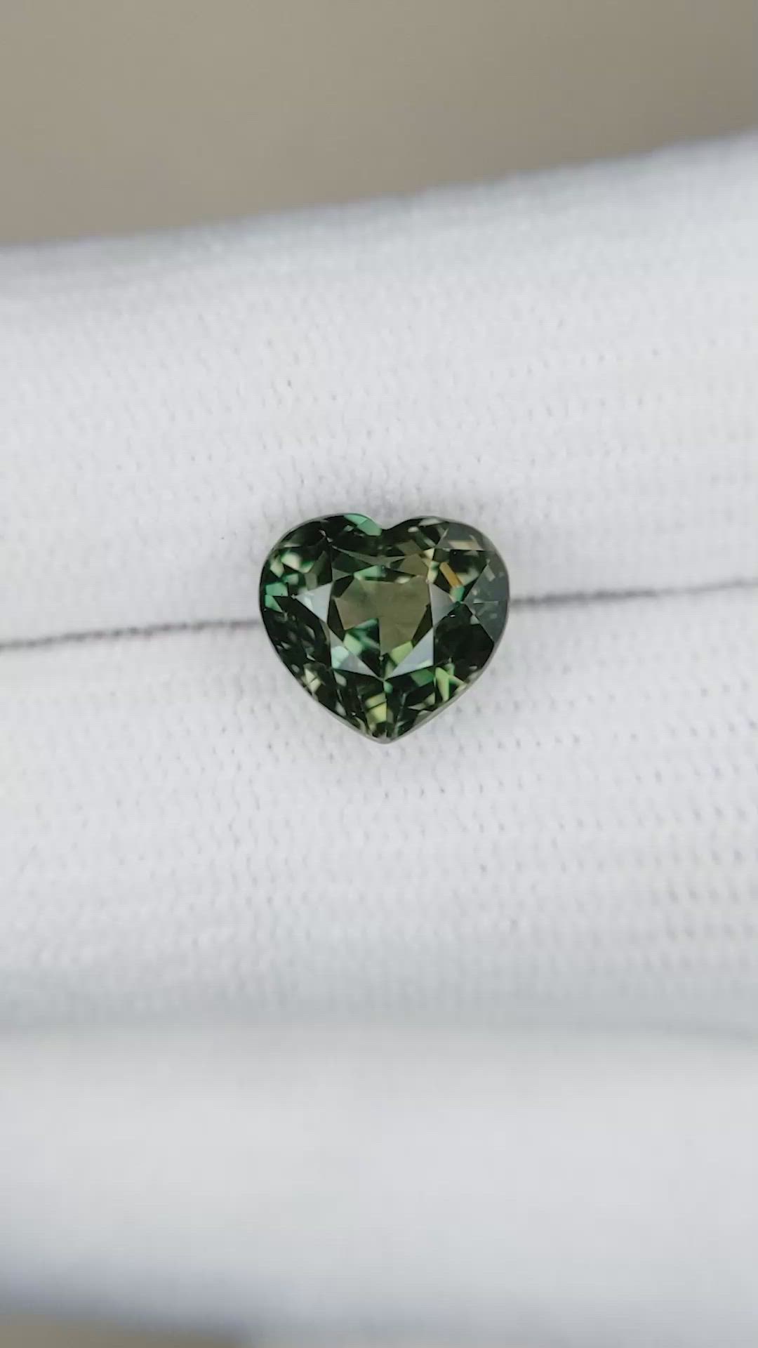 3.54 Ct. Yellowish Green Sapphire from Ceylon (Sri Lanka) Size Video