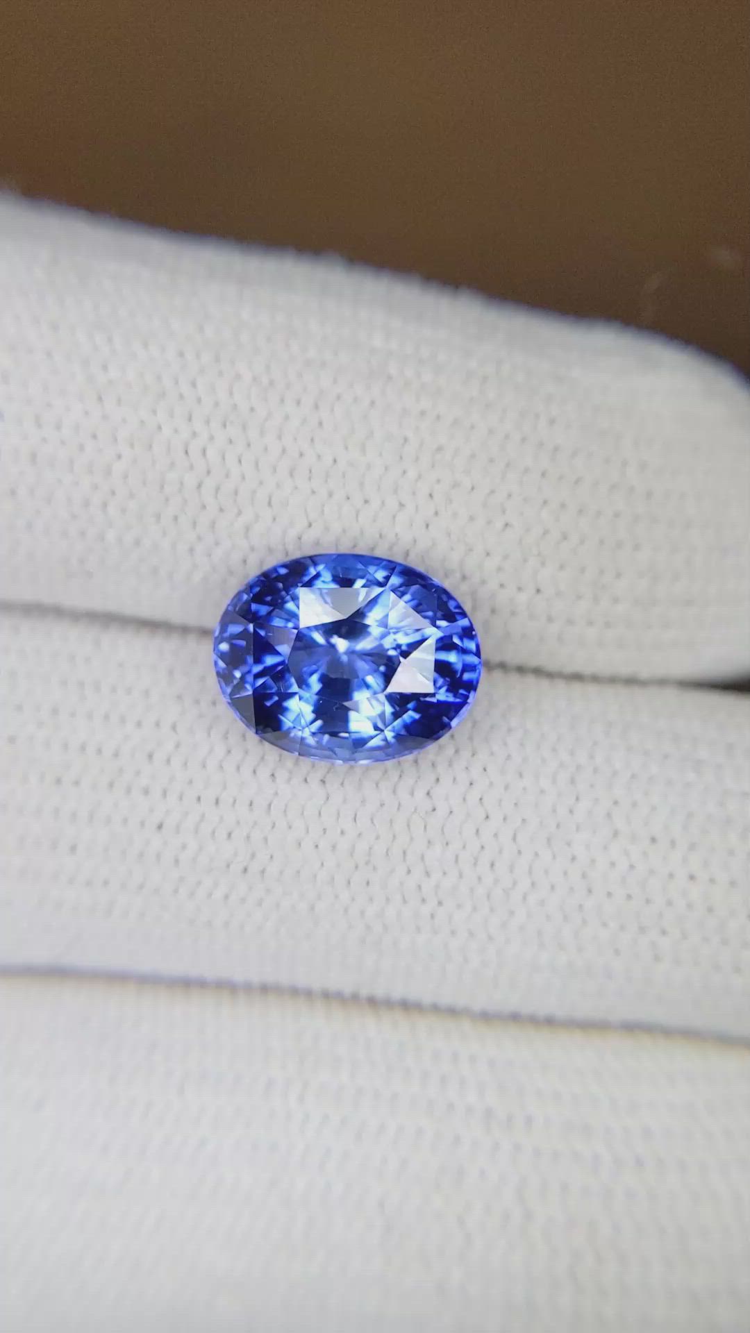 4.53 Ct. Blue Sapphire from Ceylon (Sri Lanka) Size Video