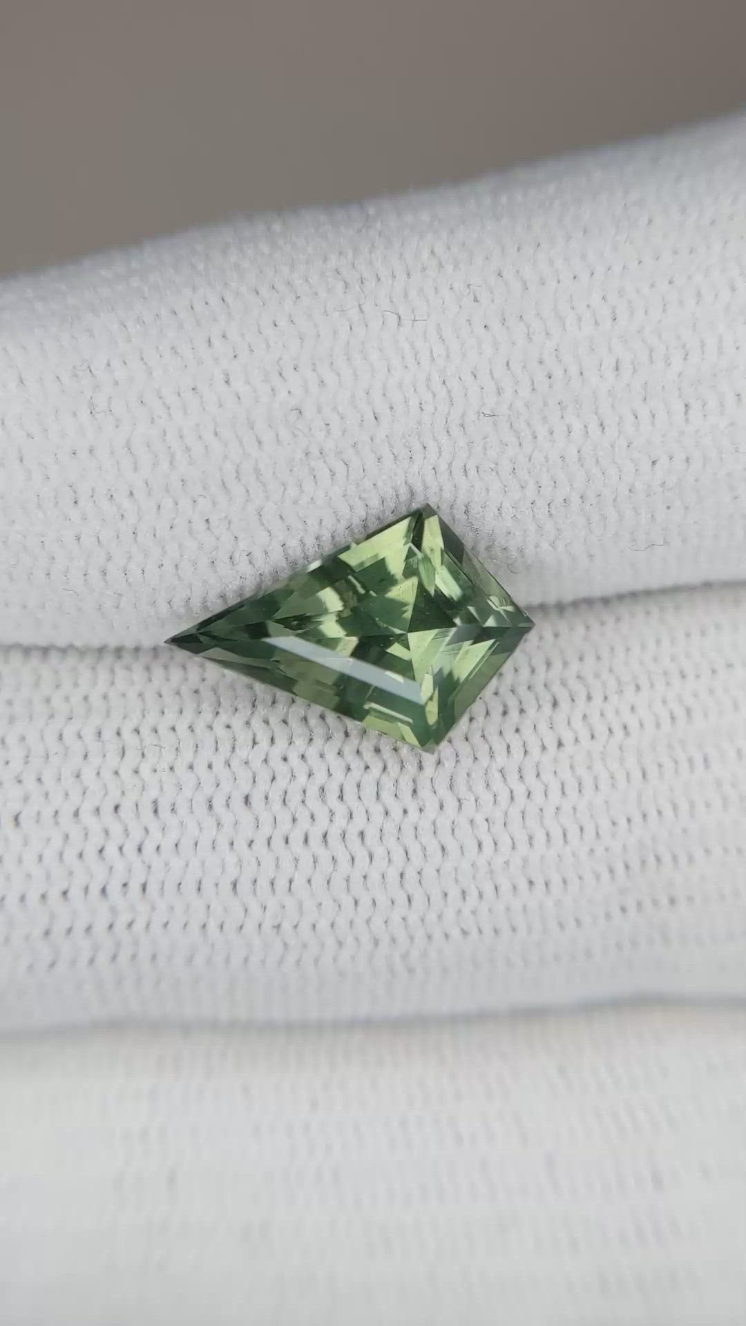 4.09 Ct. Green Sapphire from Ceylon (Sri Lanka) Size Video