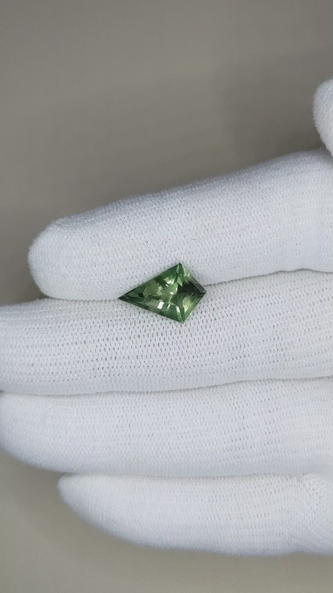 4.09 Ct. Green Sapphire from Ceylon (Sri Lanka) Size Video