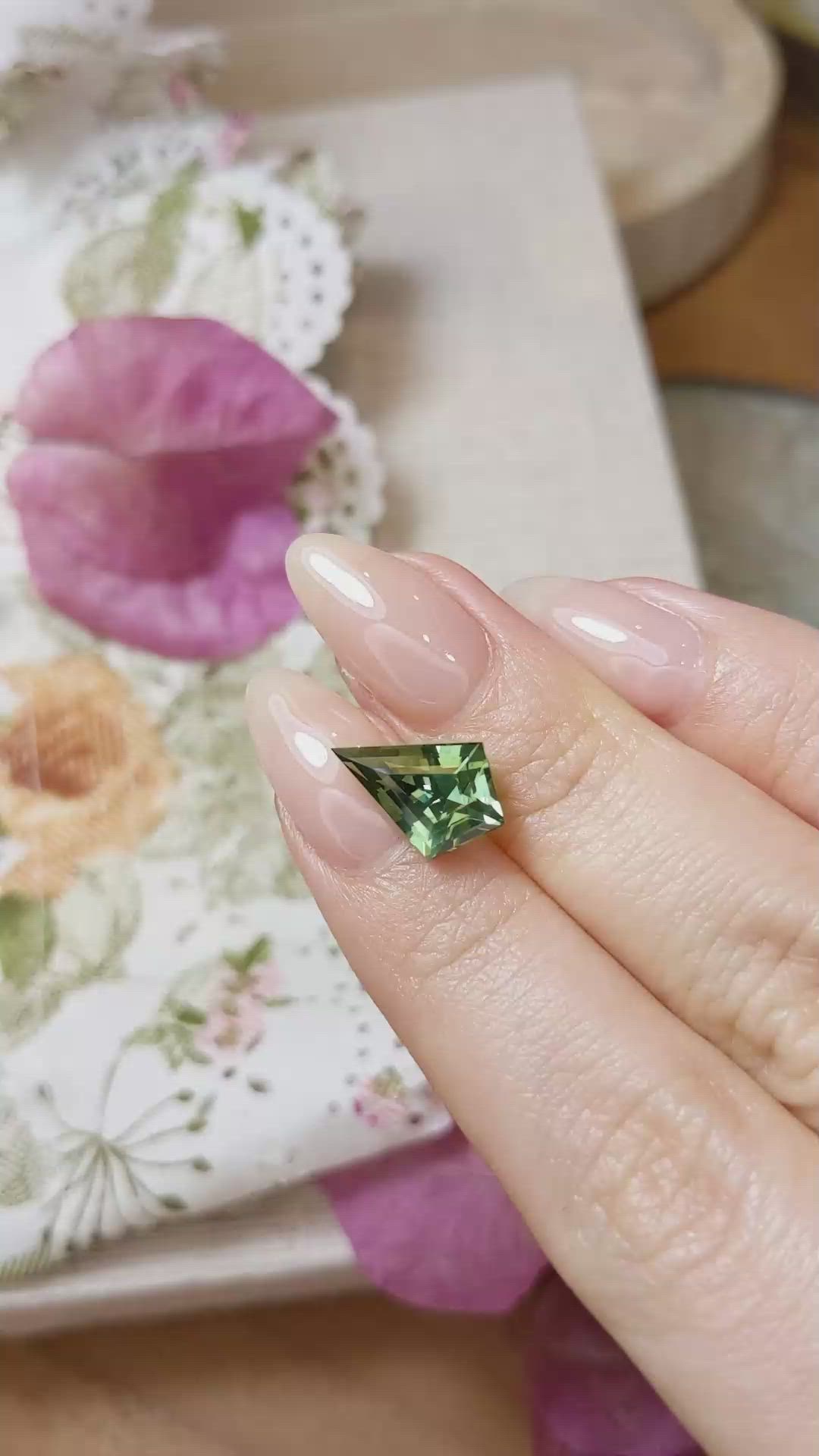 4.09 Ct. Green Sapphire from Ceylon (Sri Lanka) Size Video