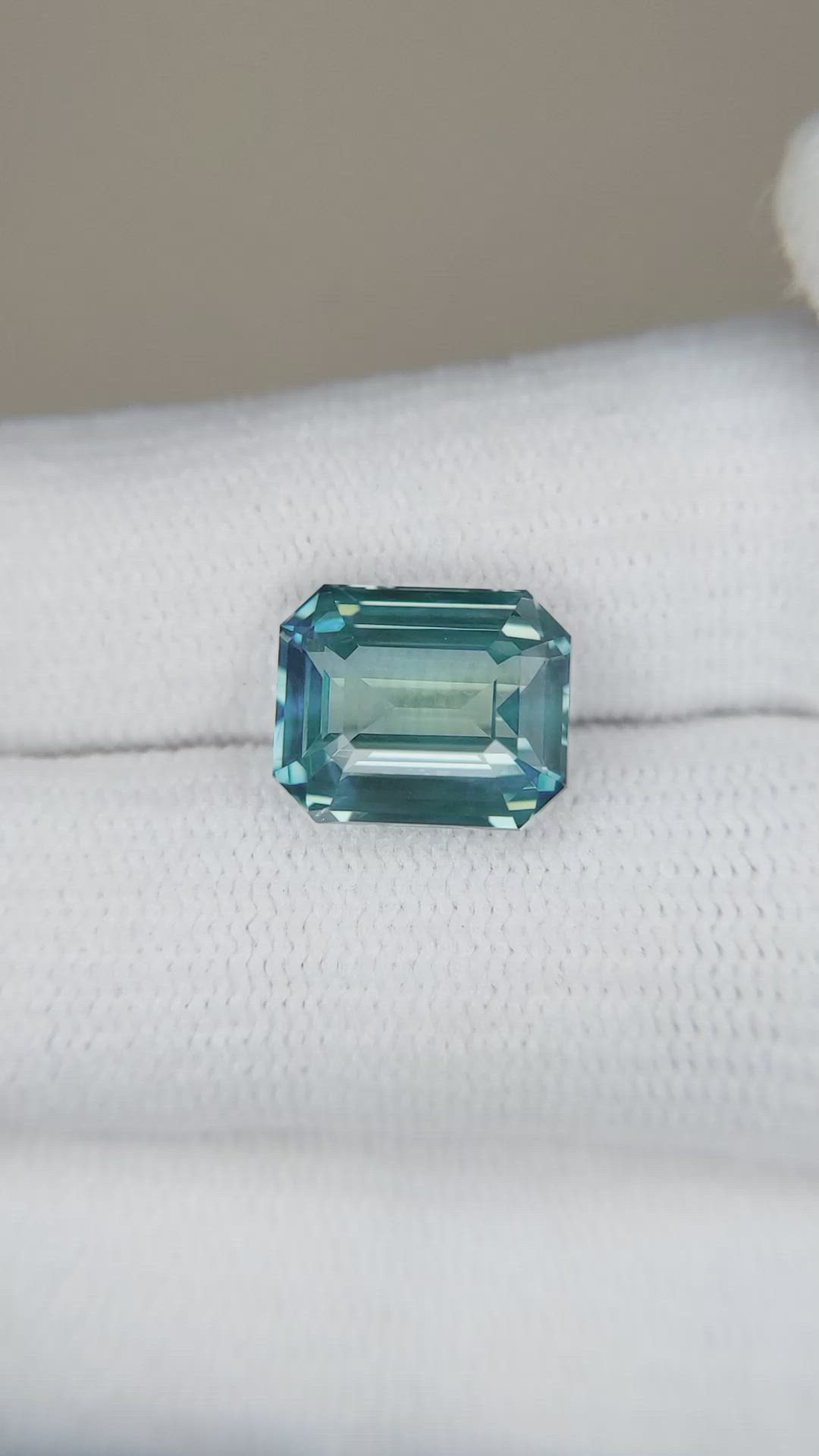 5.60 Ct. Greenish Blue Sapphire from Ceylon (Sri Lanka) Size Video