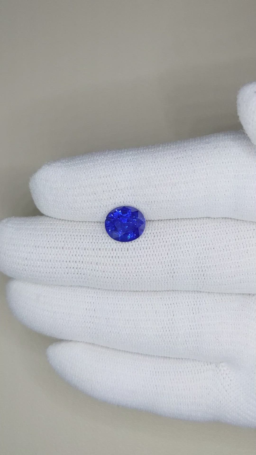 3.23 Ct. Blue Sapphire from Ceylon (Sri Lanka) Size Video
