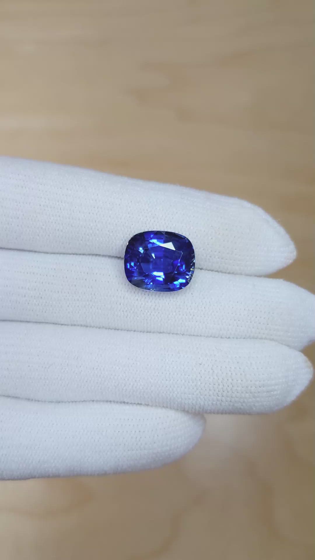 11.28 Ct. Blue Sapphire from Ceylon (Sri Lanka) Size Video