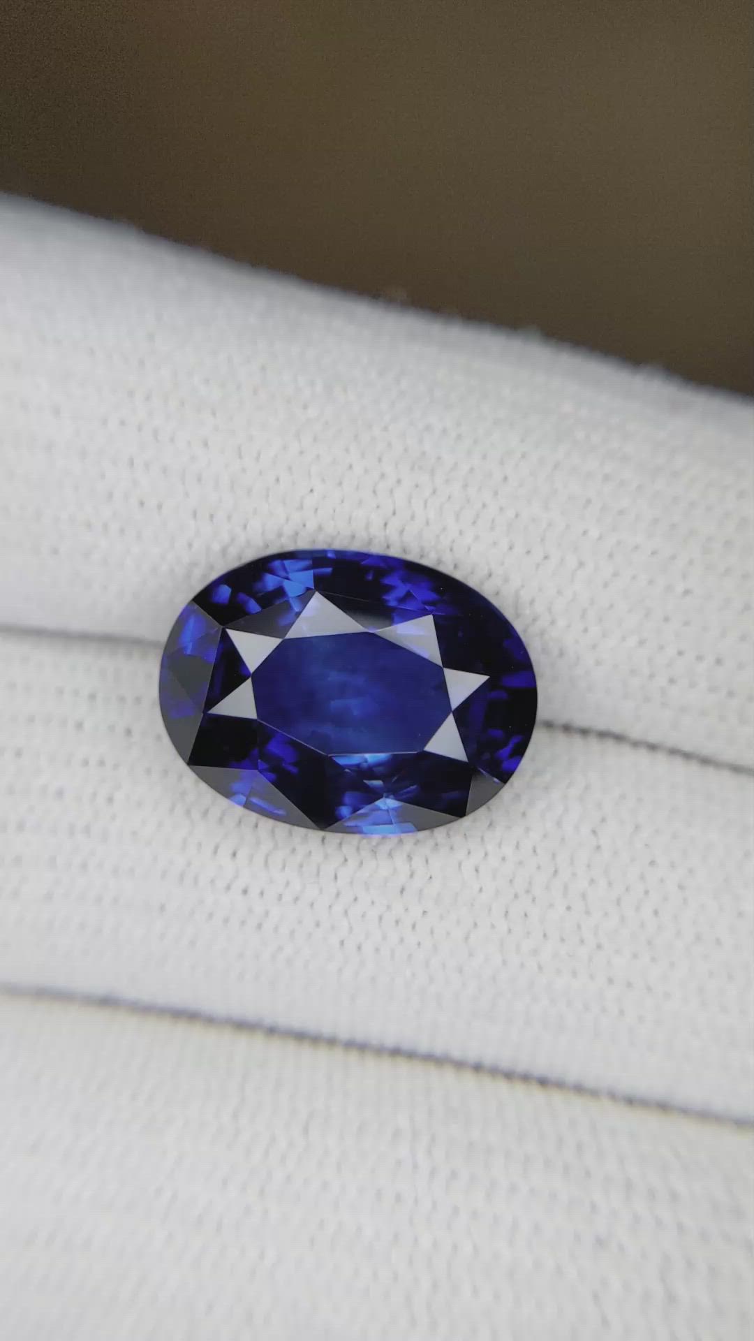 10.27 Ct. Blue Sapphire from Ceylon (Sri Lanka) Size Video