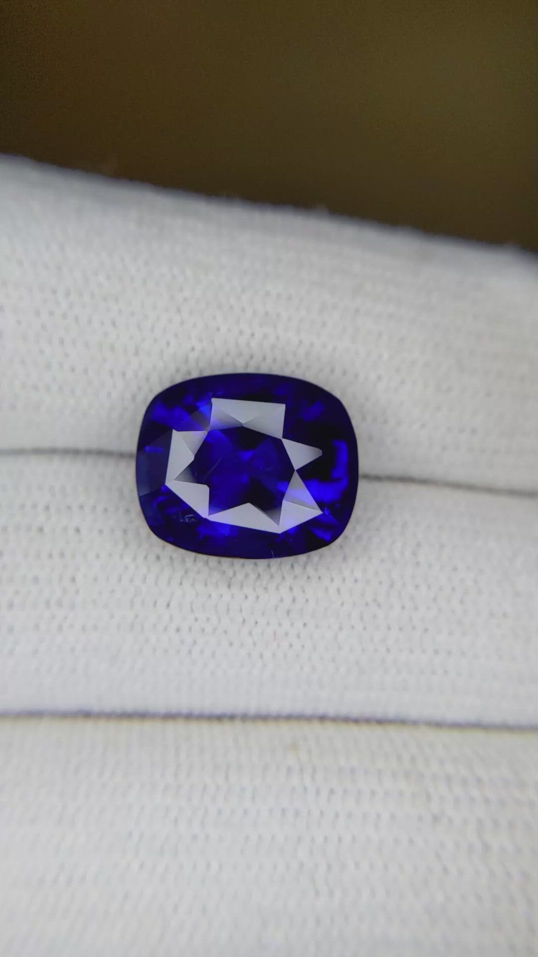 8.67 Ct. Blue Sapphire from Ceylon (Sri Lanka) Size Video