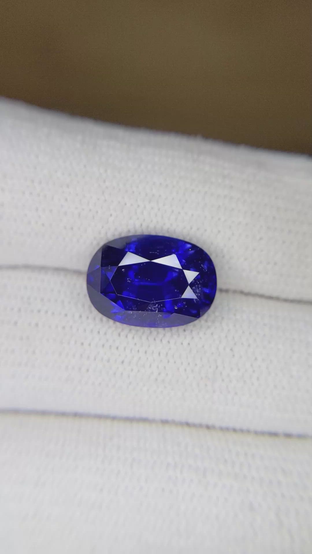 8.20 Ct. Blue Sapphire from Ceylon (Sri Lanka) Size Video