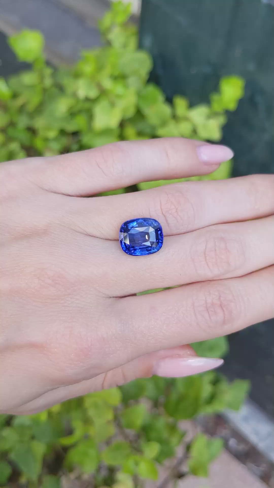 8.58 Ct. Blue Sapphire from Ceylon (Sri Lanka) Size Video