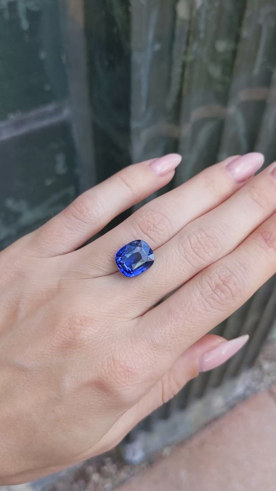 8.58 Ct. Blue Sapphire from Ceylon (Sri Lanka) Size Video