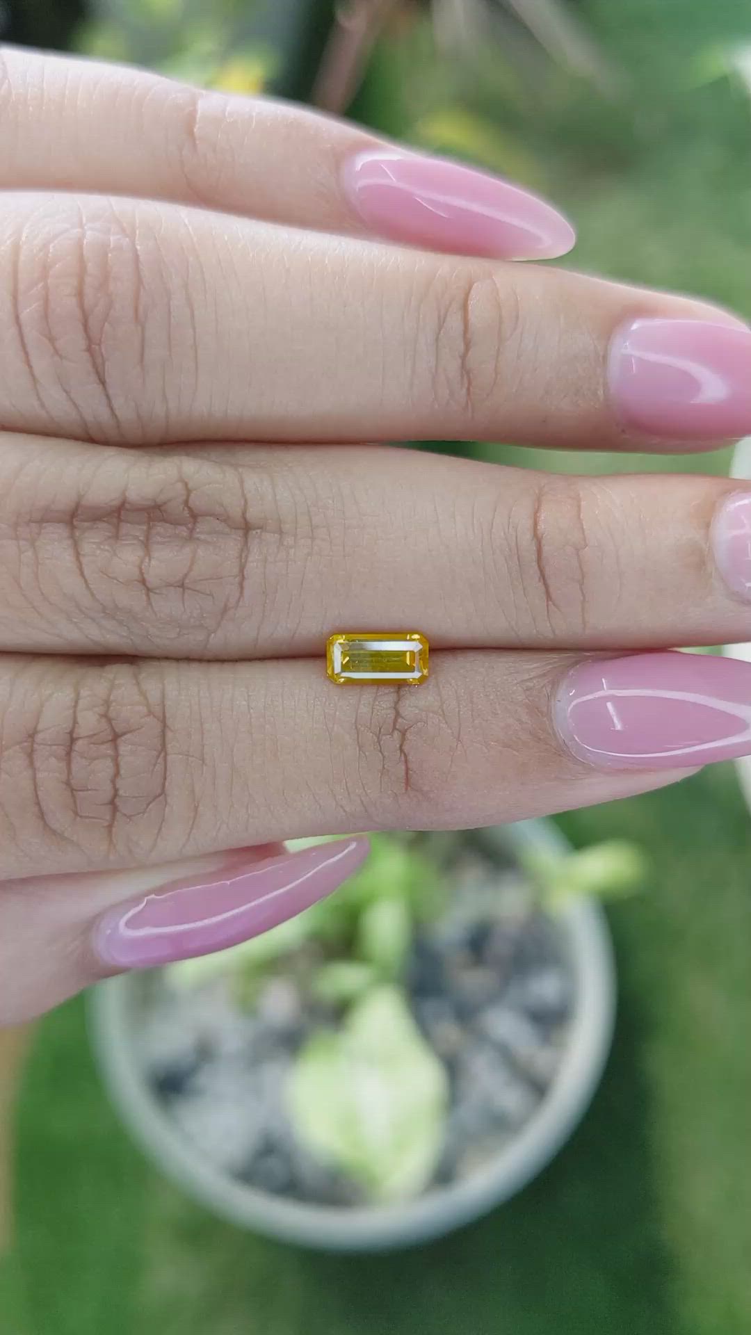 0.89 Ct. Yellowish Orange Sapphire from Ceylon (Sri Lanka) Size Video