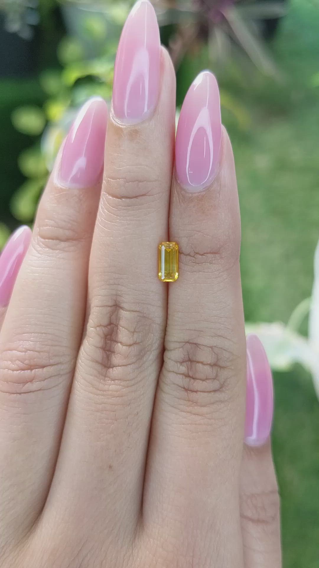 0.89 Ct. Yellowish Orange Sapphire from Ceylon (Sri Lanka) Size Video