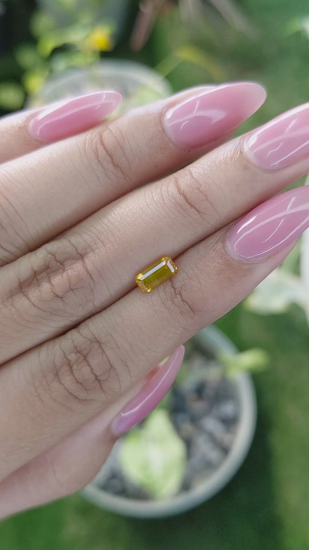 0.89 Ct. Yellowish Orange Sapphire from Ceylon (Sri Lanka) Size Video