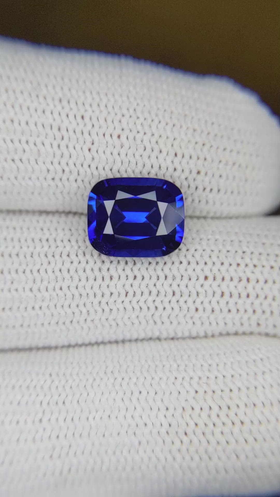 4.36 Ct. Blue Sapphire from Ceylon (Sri Lanka) Size Video