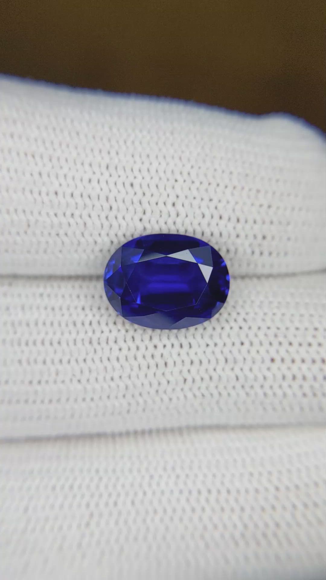 5.45 Ct. Blue Sapphire from Ceylon (Sri Lanka) Size Video