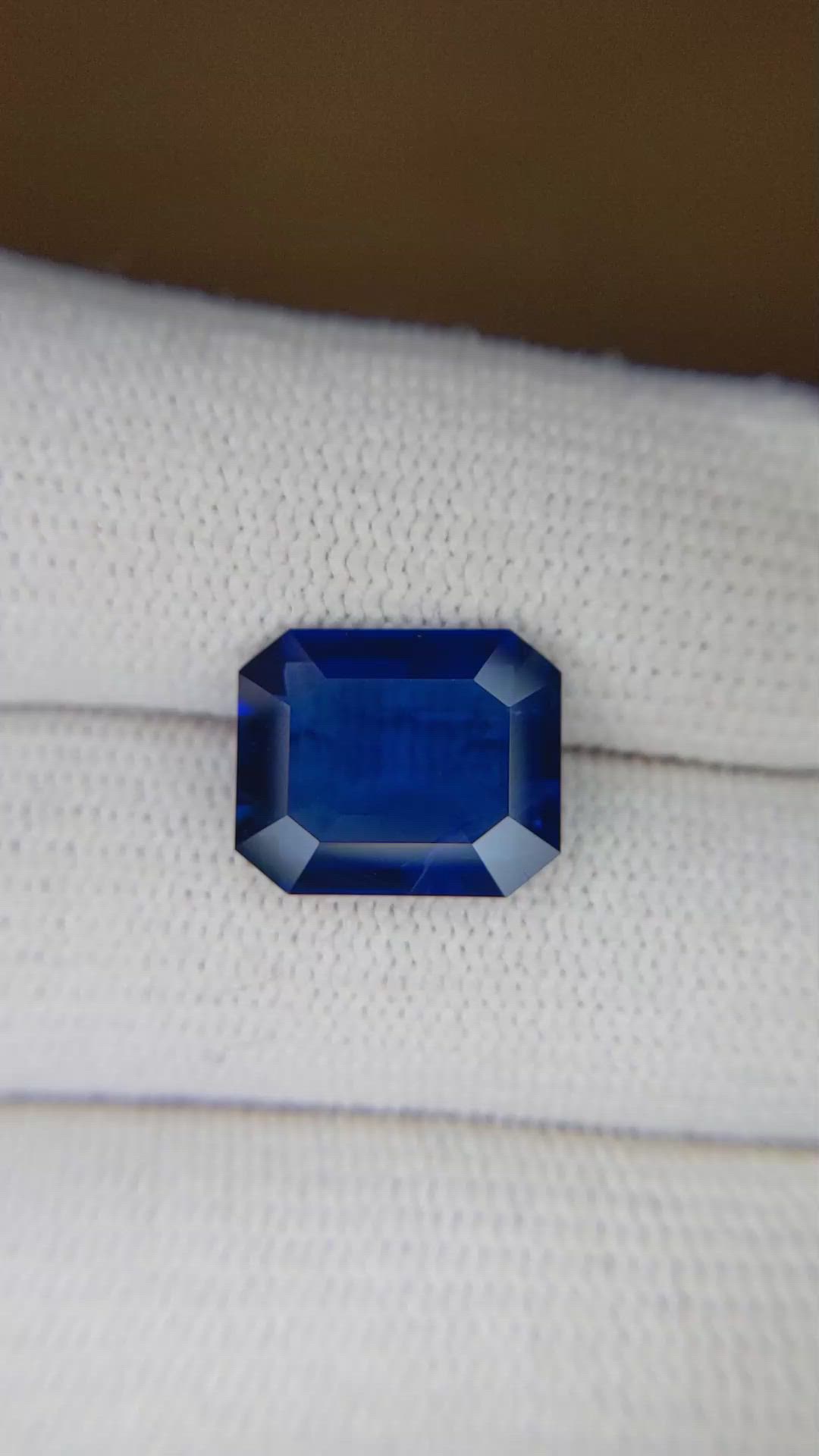 5.05 Ct. Blue Sapphire from Ceylon (Sri Lanka) Size Video